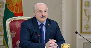 Александр Лукашенко заслушал доклад Управделами Президента