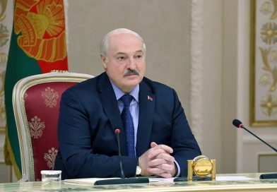 Александр Лукашенко заслушал доклад Управделами Президента