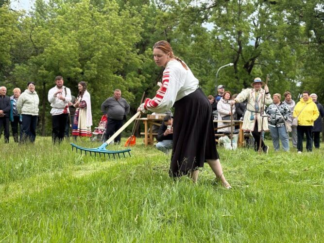 Федерация профсоюзов Беларуси запускает фотоконкурс «Белорусская женщина-труженица». Условия конкурса
