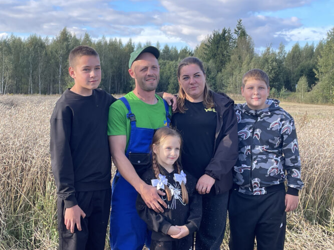 Герой жатвы: в поле у Махово чествовали Сергея Мая
