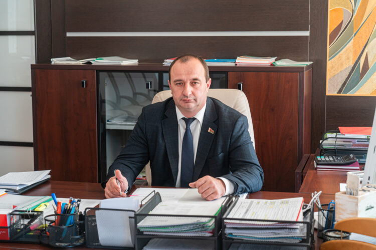 Первый заместитель председателя Могилевского облисполкома Сергей Савицкий оценил вклад хлеборобов в продовольственную безопасность региона