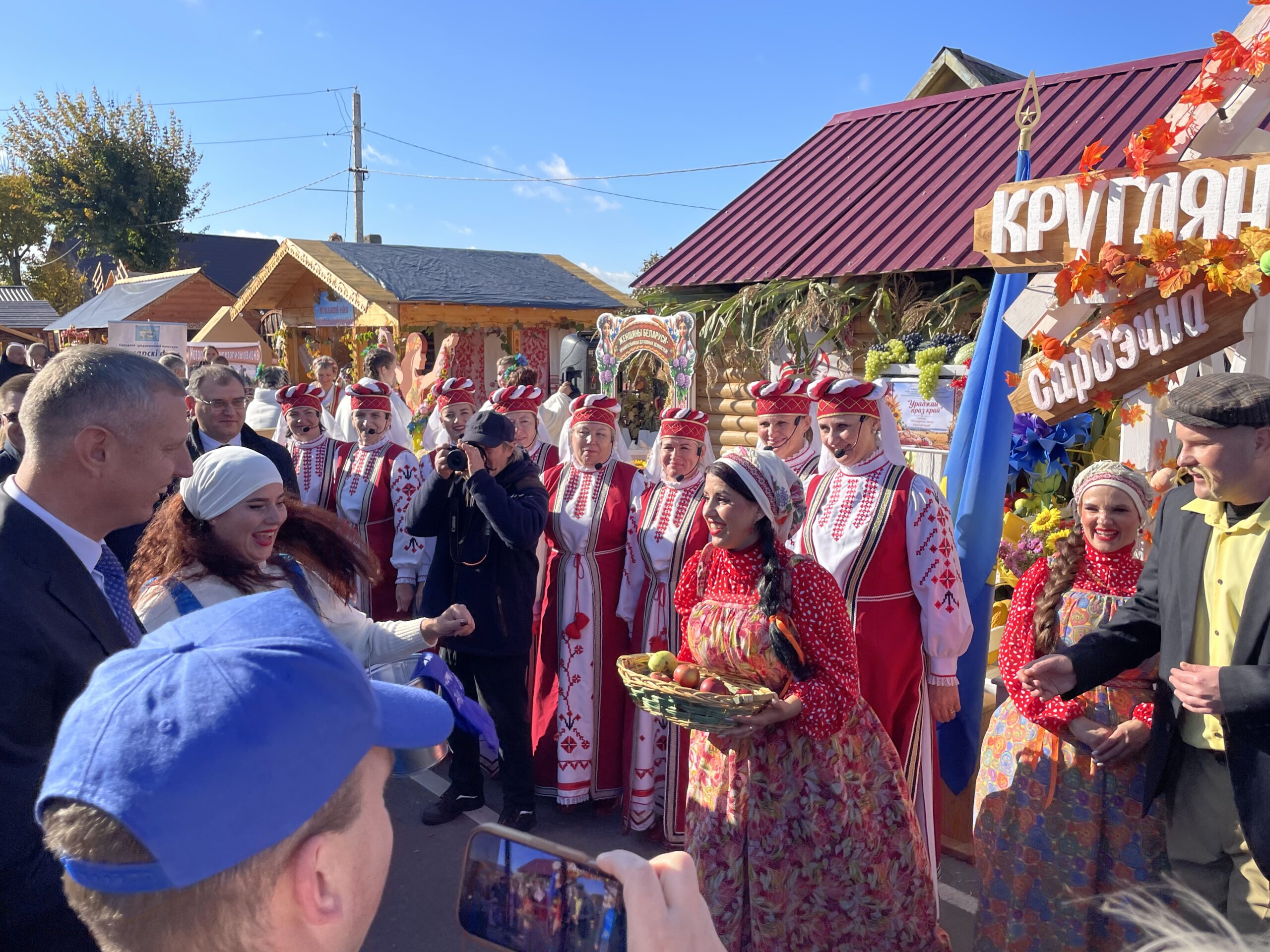 Дажынкі в Могилевской области: чествуем героев урожая — комбайнеров, водителей, семейные экипажи